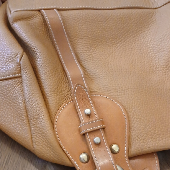 Chic Tan Leather Shoulder Bag - Picture 5 of 9